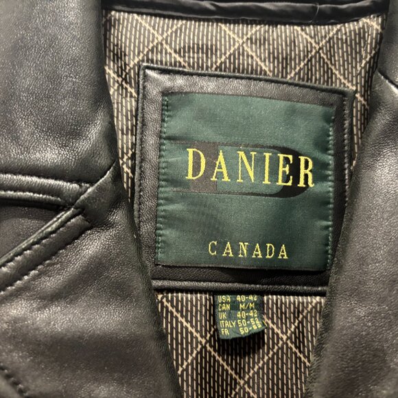Danier Canada Classic Black Leather Car Coat – Size Medium or Large - Picture 4 of 5
